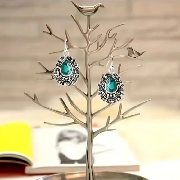 Nwt Drop Turquoise faux Dangle Earrings - Picture 4 of 6